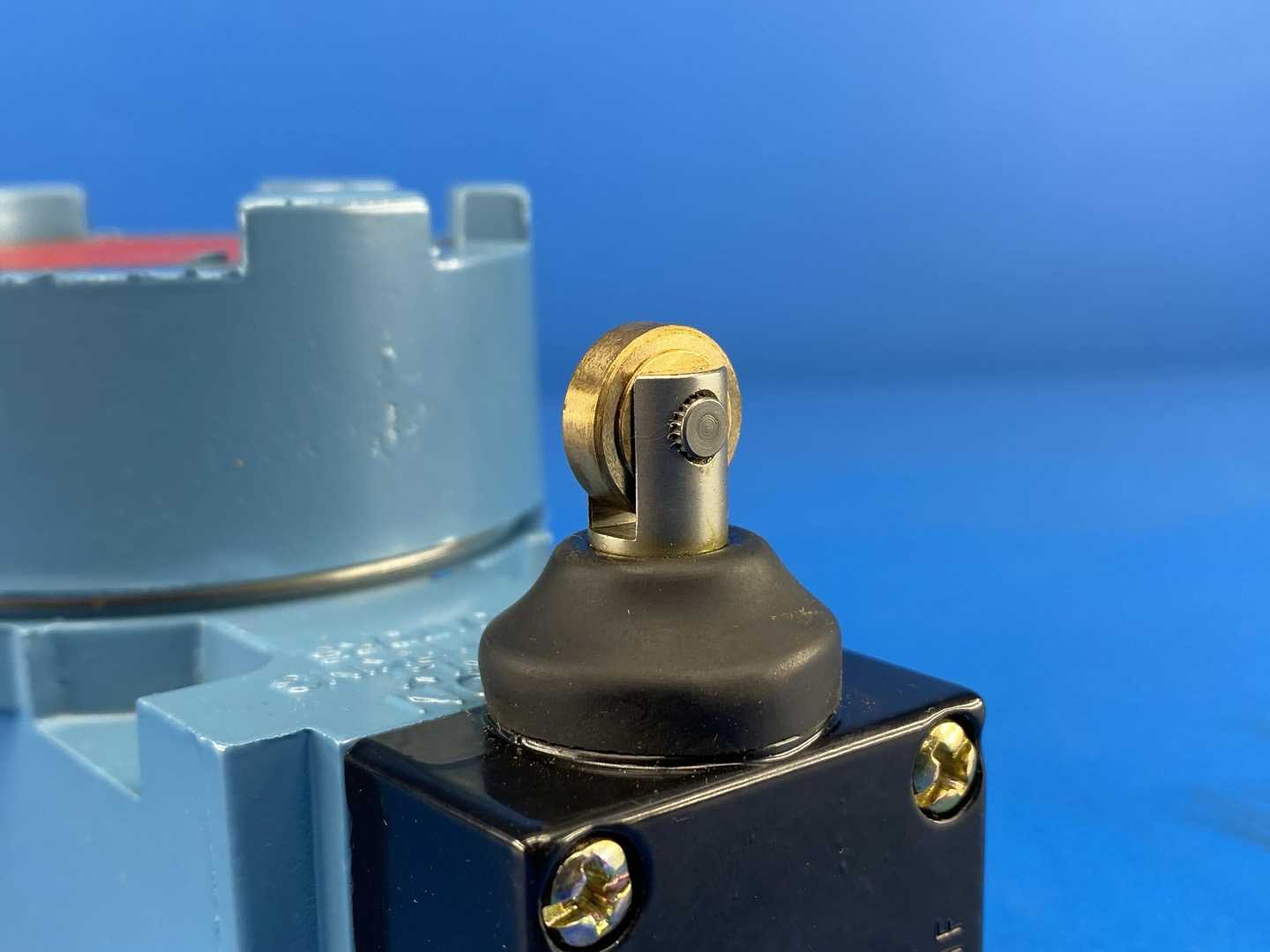 Honeywell LSXF3K Heavy-Duty Limit Switch (LSXZ1F Operating Head + LSXZ3K Contact Block)