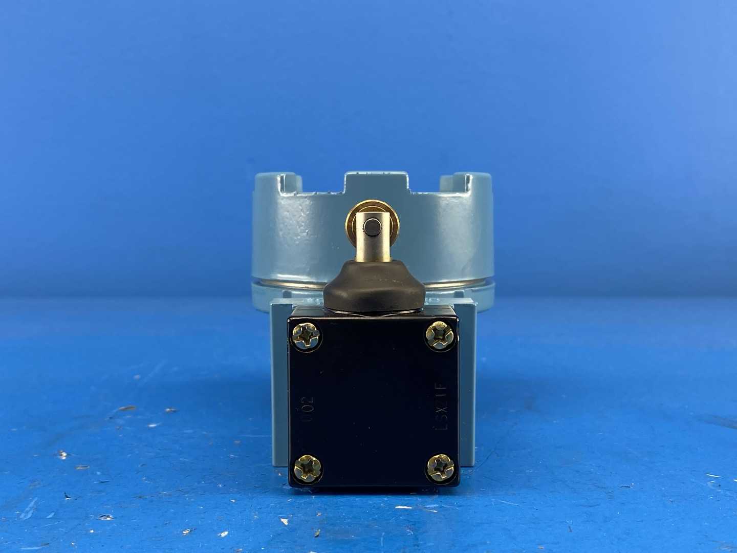 Honeywell LSXF3K Heavy-Duty Limit Switch (LSXZ1F Operating Head + LSXZ3K Contact Block)