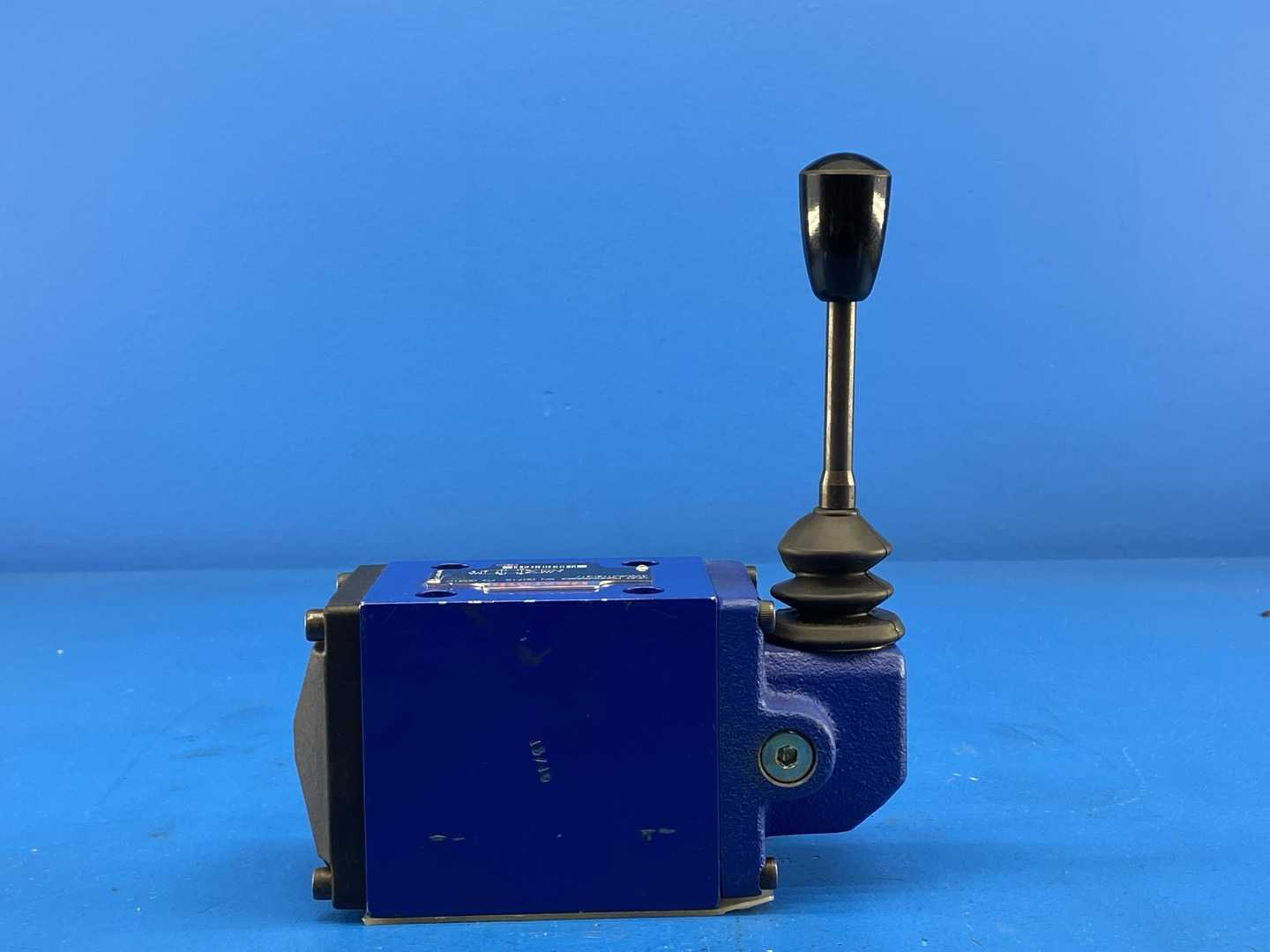 Rexroth R900589983 (FD 00310) (4WMM10E31/)