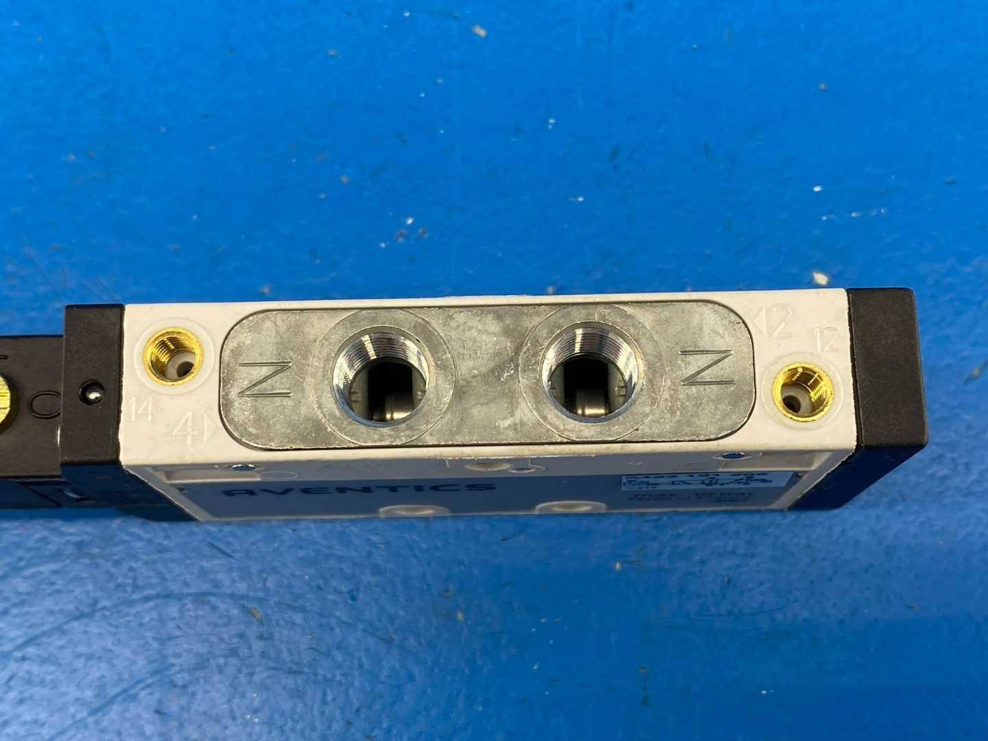 Aventics R422101209 5/2-Way Solenoid-Operated Pneumatic Valve 145 PSI (10 Bar) 24VDC