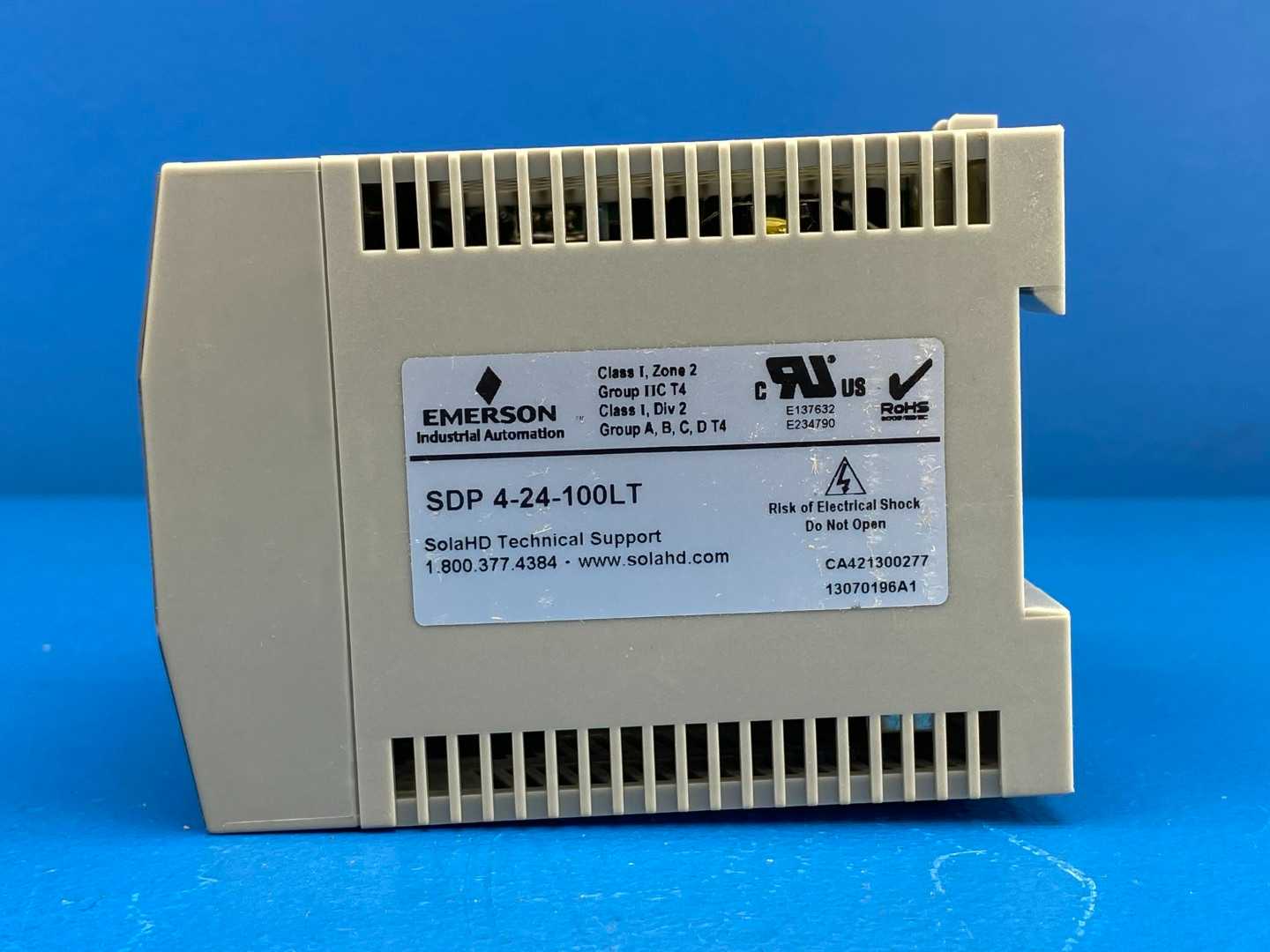 Sola/Hevi-Duty SDP4-24-100LT AC/DC DIN Rail Power Supply 115/230VAC 24VDC 3.8A Output Current