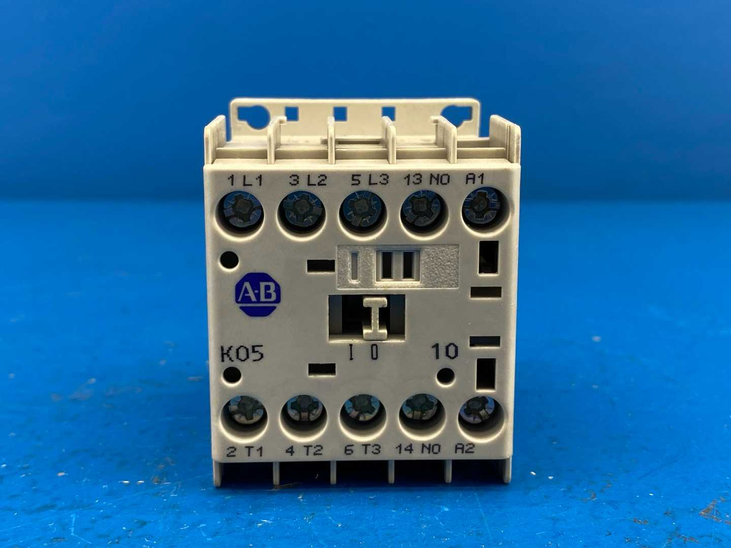 Allen-Bradley 100-K05DJ10 Series A Mini Contactor, 24VDC Coil, 3-Pole, 5A