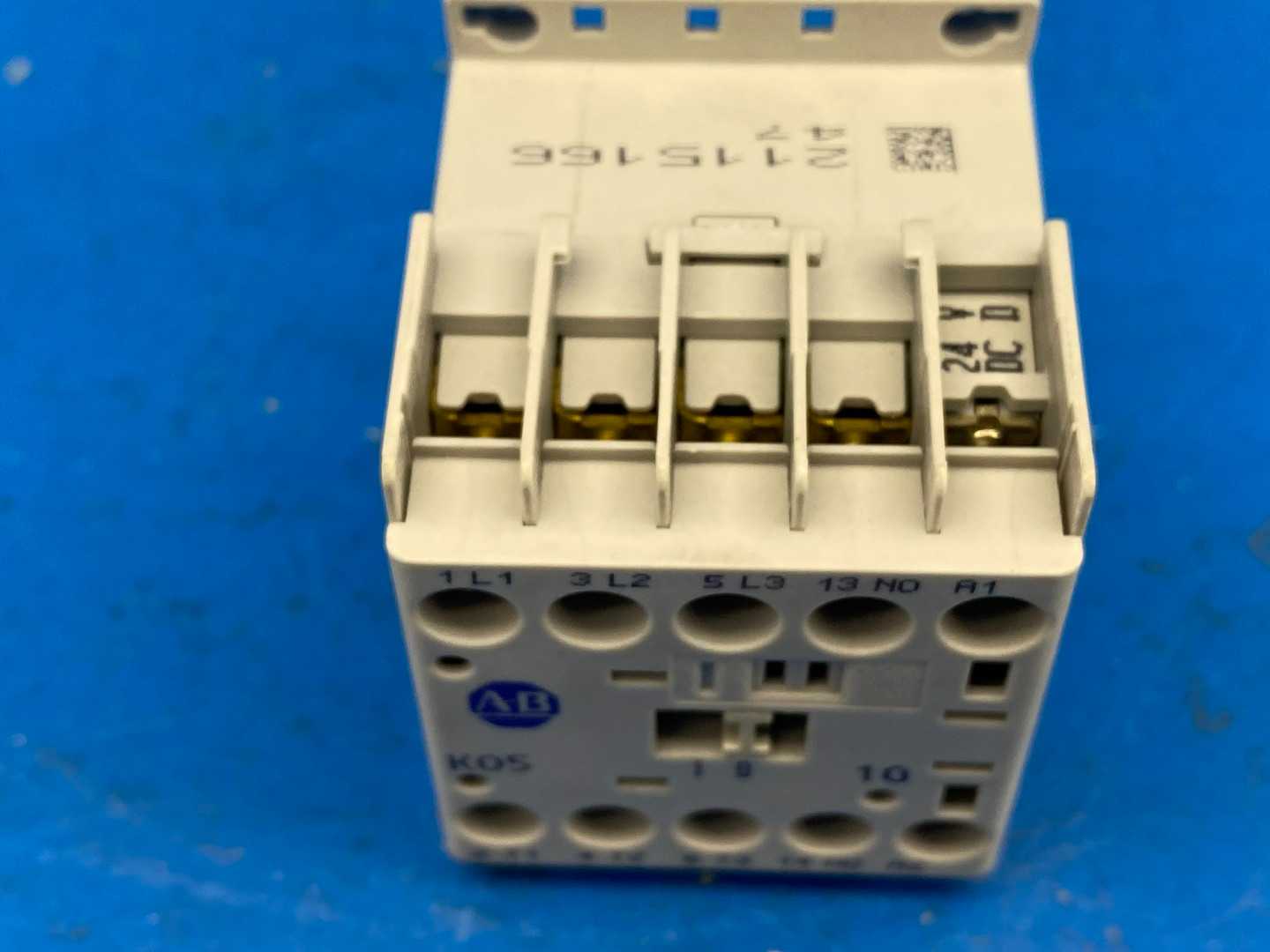 Allen-Bradley 100-K05DJ10 Series A Mini Contactor, 24VDC Coil, 3-Pole, 5A