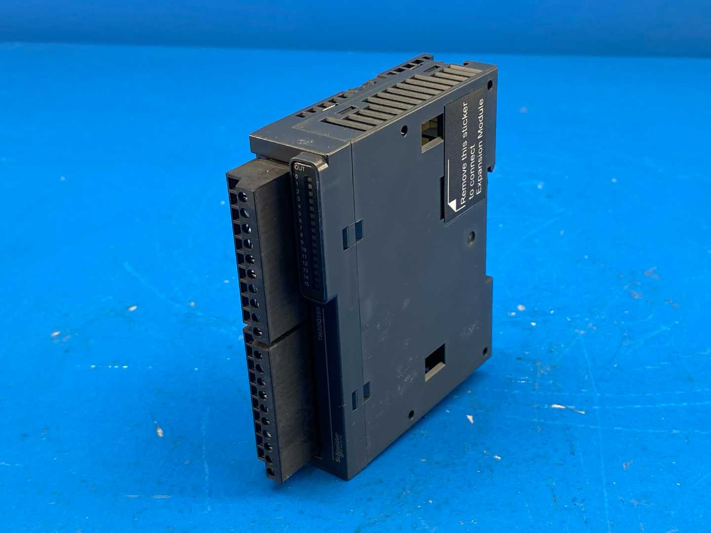 Schneider Electric TM3DQ16R Relay Output Module