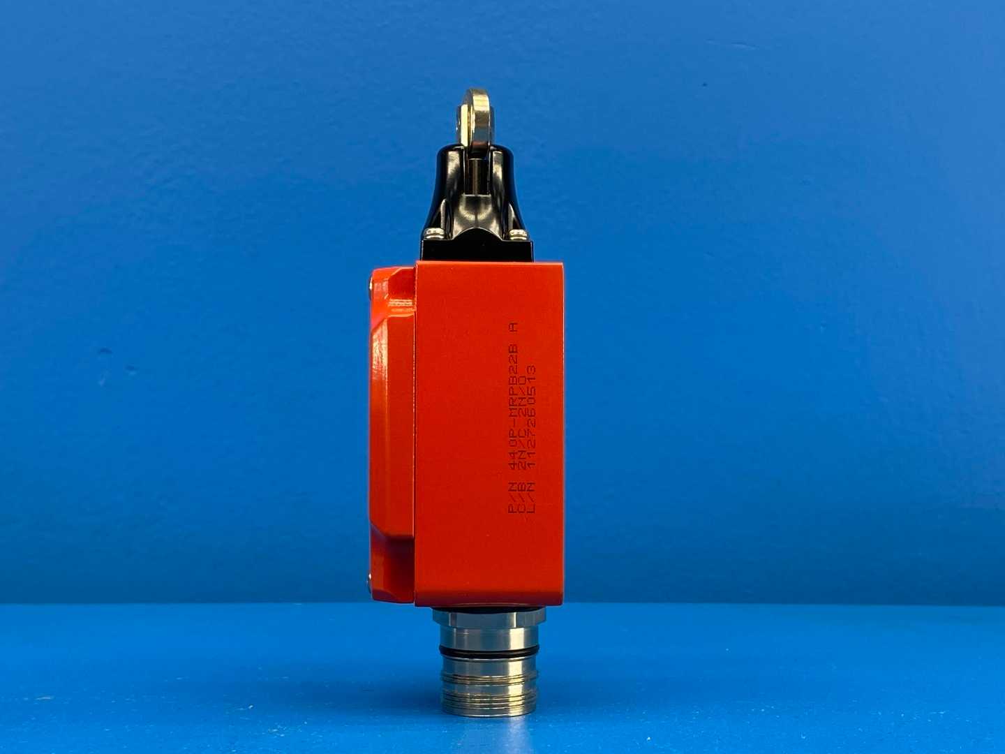 Allen-Bradley 440P-MRPB22MP Guard Master Limit Switch 240V