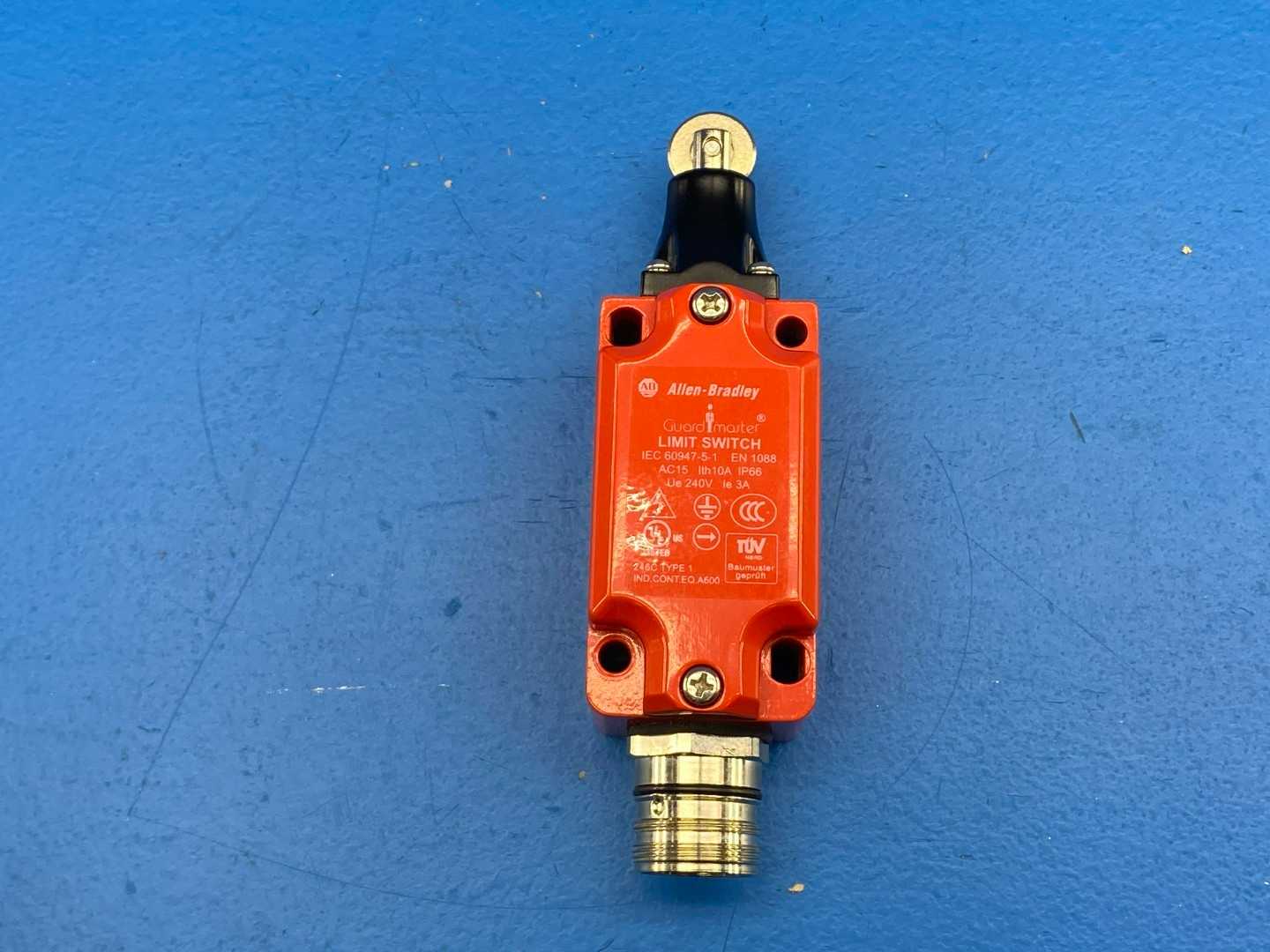 Allen-Bradley 440P-MRPB22MP Guard Master Limit Switch 240V