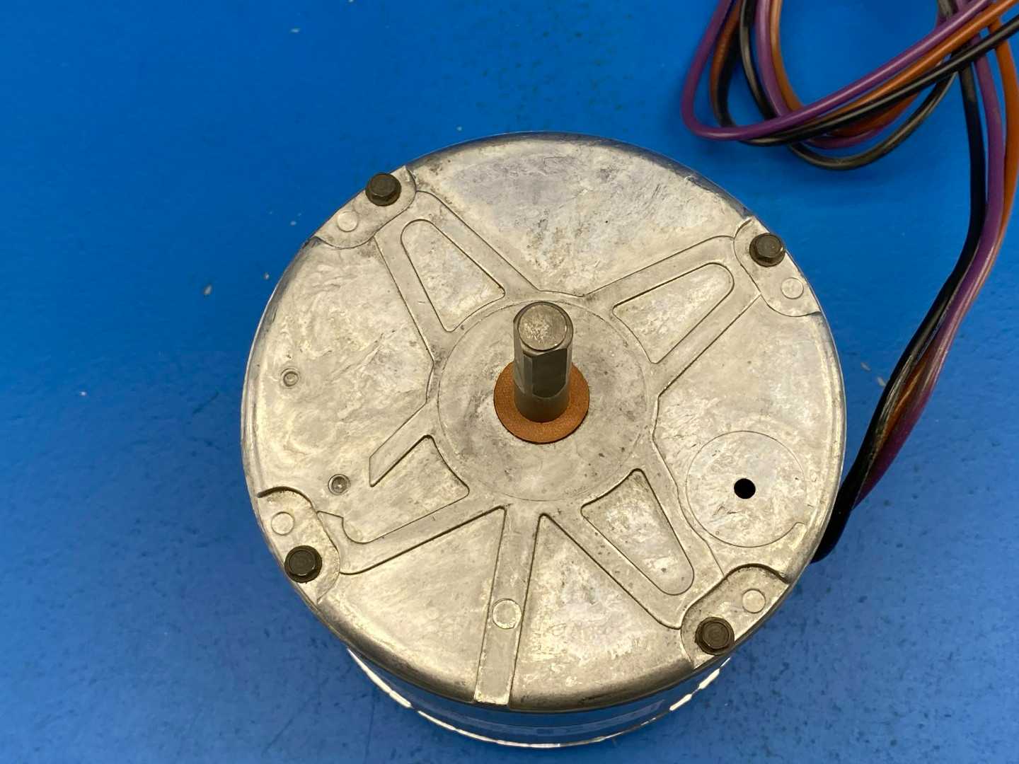 1/5HP, 460V 1Ph 0.70 Amp 825RPM General Electric MOT07622 (5KCP39HFL890S / X70370327010) Permanent Split Capacitor Motor