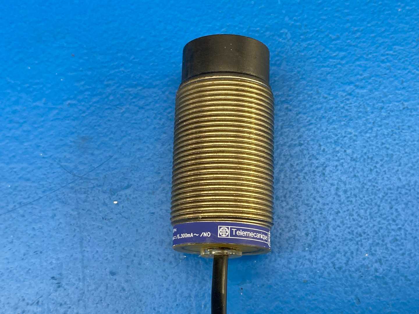 Telemecanique XS2 M30MA230, Inductive Proximity Switch, M30, 230V AC, Metal Housing, PNP Output