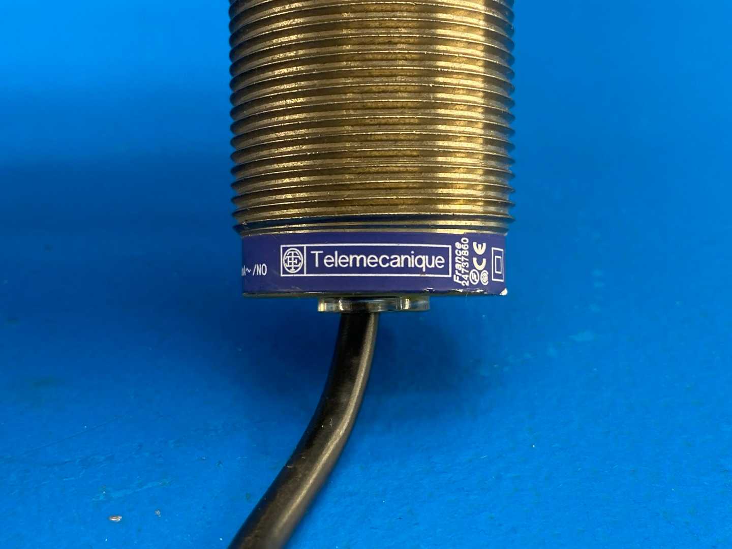 Telemecanique XS2 M30MA230, Inductive Proximity Switch, M30, 230V AC, Metal Housing, PNP Output