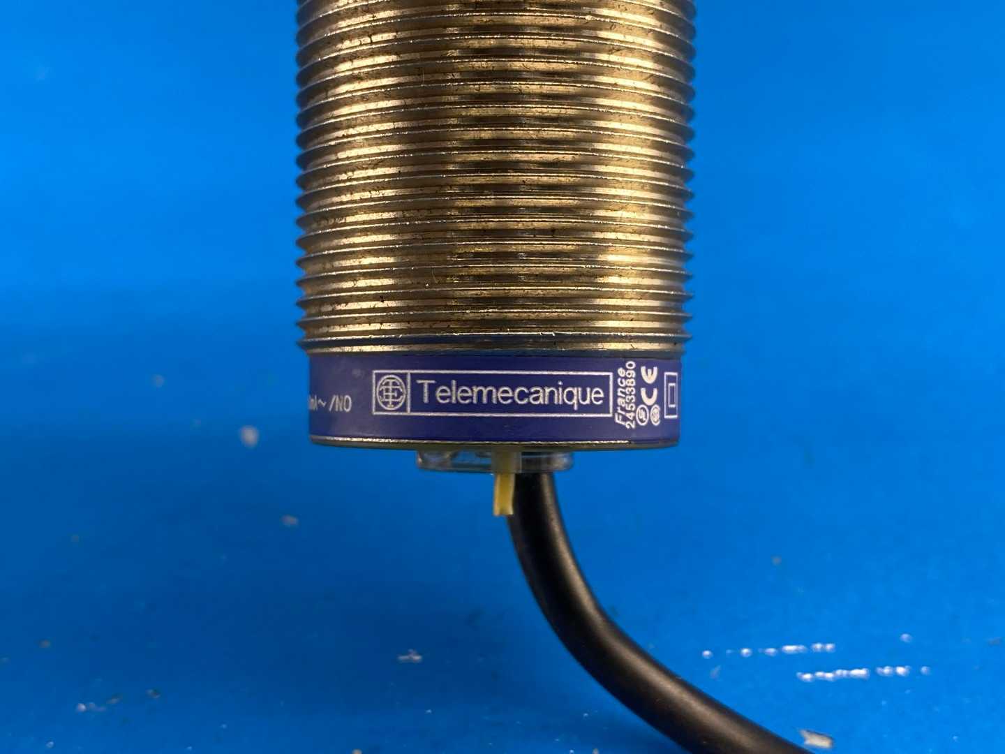 Telemecanique XS2 M30MA230, Inductive Proximity Switch, M30, 230V AC, Metal Housing, PNP Output