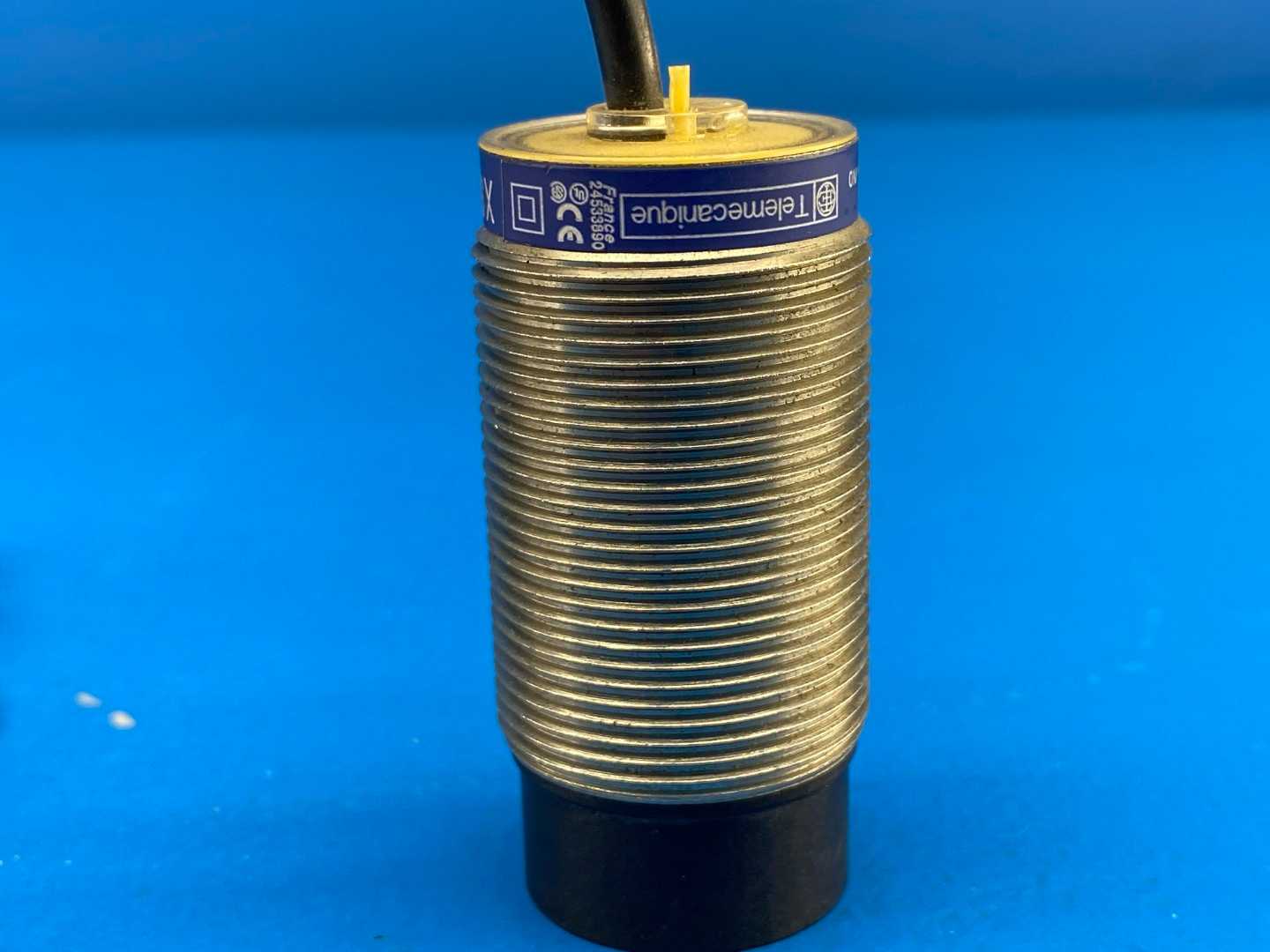 Telemecanique XS2 M30MA230, Inductive Proximity Switch, M30, 230V AC, Metal Housing, PNP Output