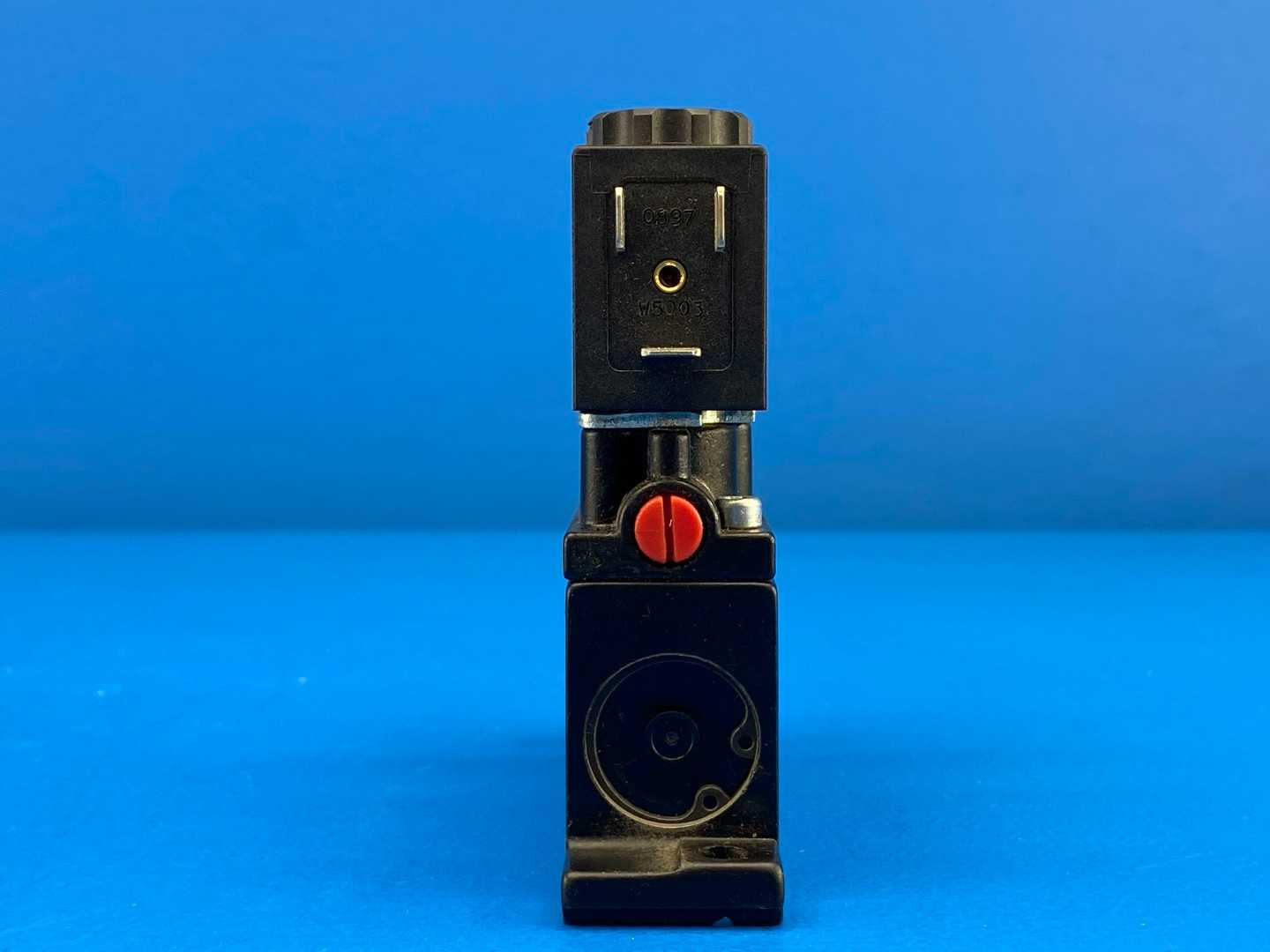 ARO Fluid Power A249SD-120-A Alpha "Thin" Bar Manifold Solenoid Operated Valve