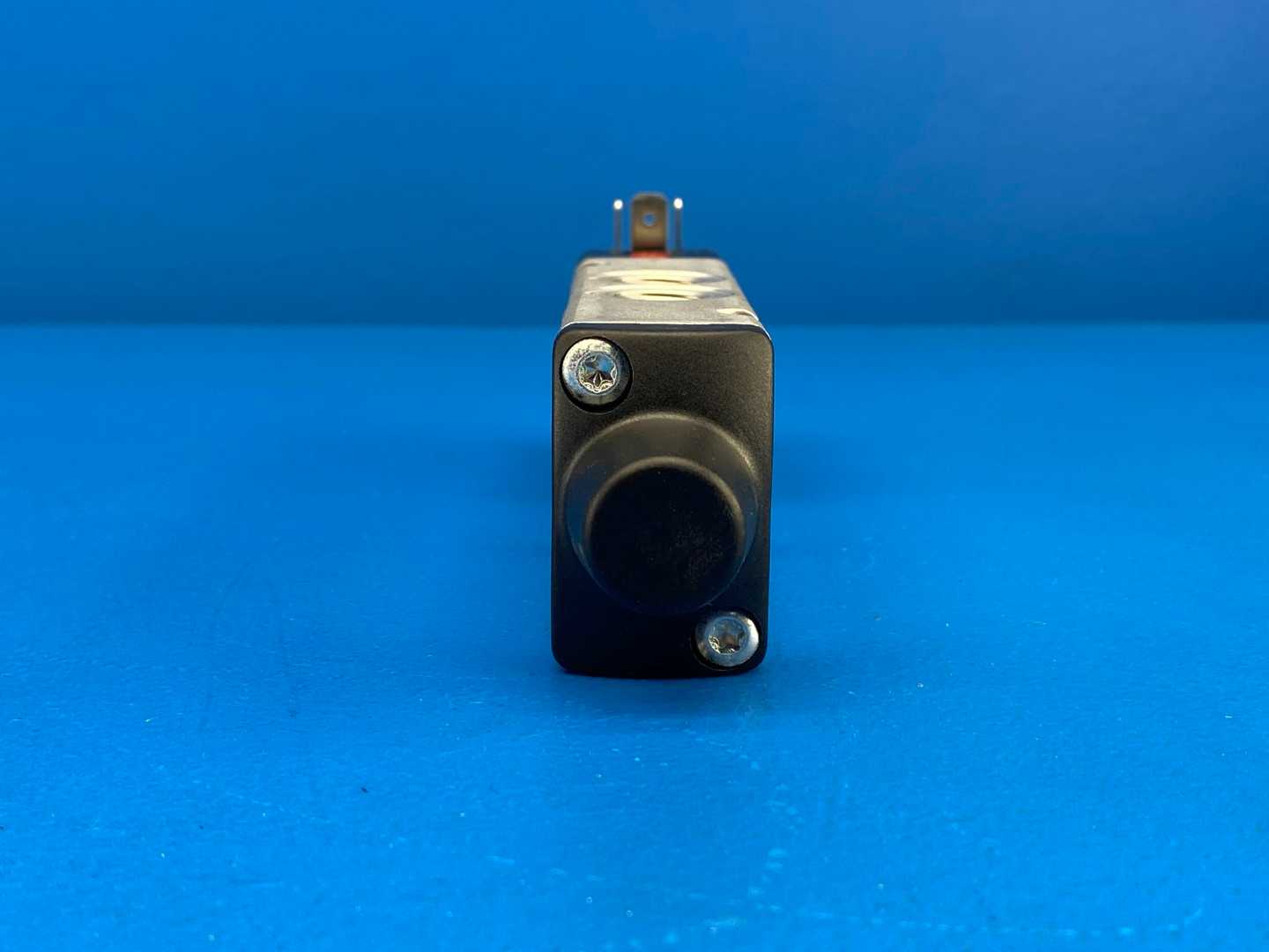 Norgren V61R517AA218JB Pneumatic Directional Control Valve, 5/2 Way, 145 PSIG Max, 110/120V Coil, IP65