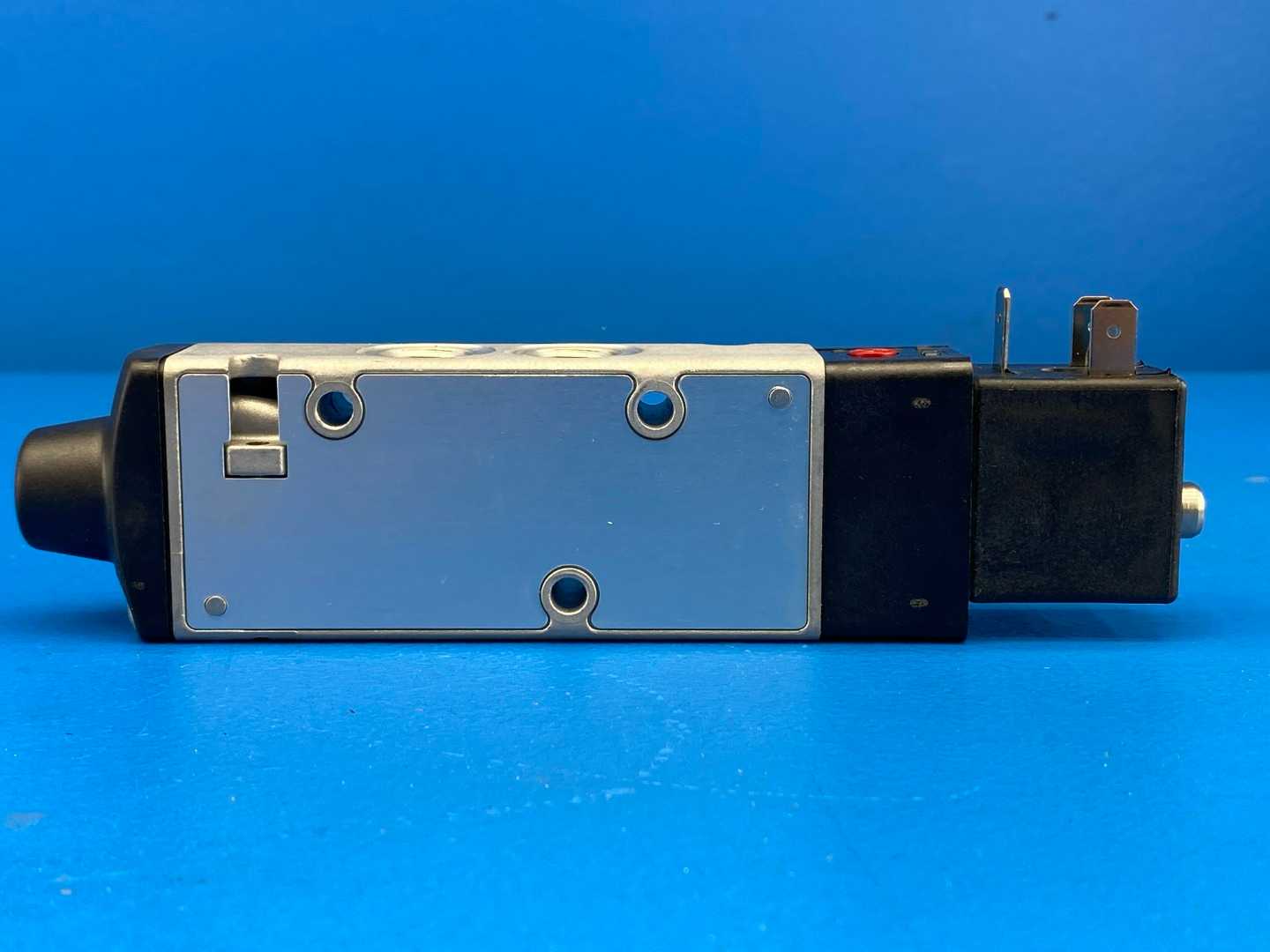 Norgren V61R517AA218JB Pneumatic Directional Control Valve, 5/2 Way, 145 PSIG Max, 110/120V Coil, IP65