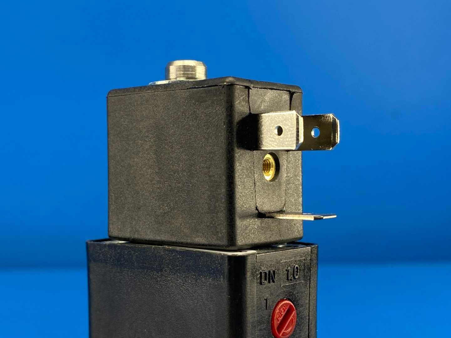 Norgren V61R517AA218JB Pneumatic Directional Control Valve, 5/2 Way, 145 PSIG Max, 110/120V Coil, IP65