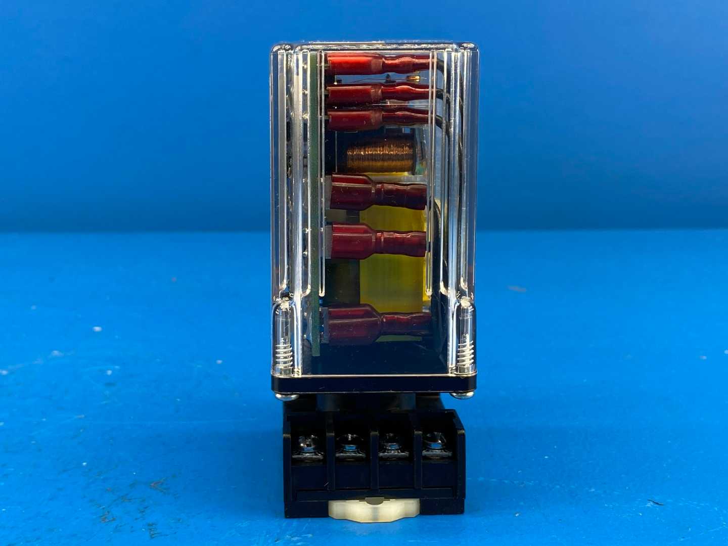 Warrick Controls 16MC1B0 Liquid Level Control Relay 26K Ohms 16M W/ 8 PIN DIN MT SOCKET 120V