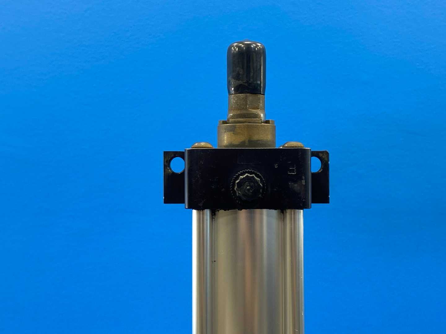 Parker Series 2MA Model- 02.50 C2MAU38 / 24.000 Pneumatic Cylinder 2.50" Bore 24" Stroke 250 PSI Air