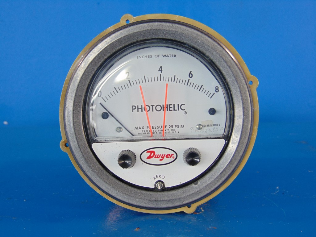 Dwyer Photohelic A3000 Series Gauge Type 2