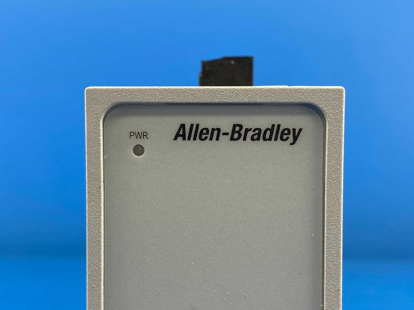 Allen-Bradley 1783-US8T, Stratix 2000 Unmanaged Ethernet Switch Series A DIR/VER 10000326813/00