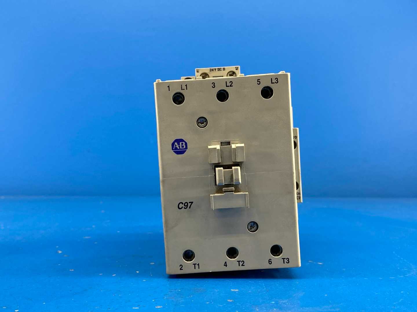 130Amp Allen-Bradley 100-C97D*00 Series A Contactor, 690V AC, 3-Phase, 4-Pole