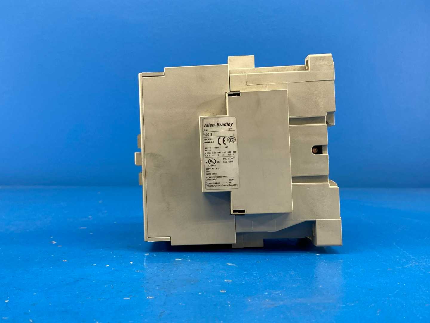 130Amp Allen-Bradley 100-C97D*00 Series A Contactor, 690V AC, 3-Phase, 4-Pole