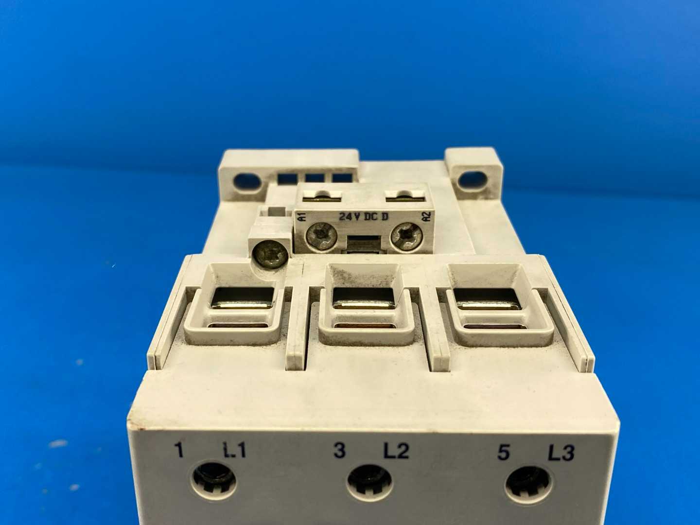 130Amp Allen-Bradley 100-C97D*00 Series A Contactor, 690V AC, 3-Phase, 4-Pole