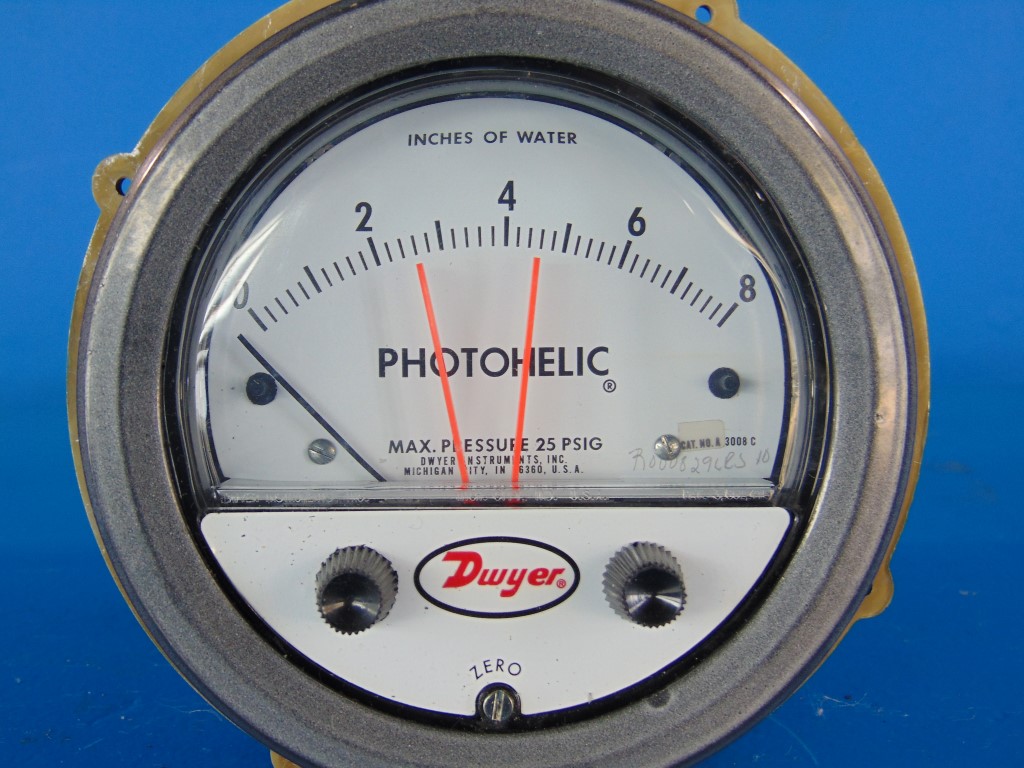 Dwyer Photohelic A3000 Series Gauge Type 2