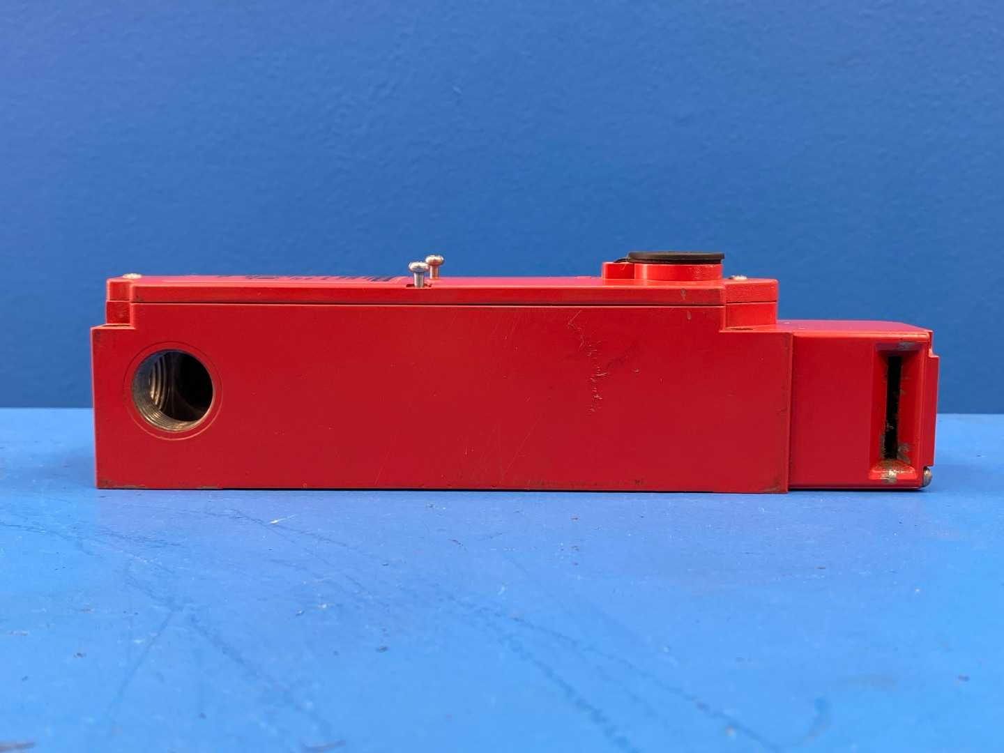 Telemecanique XCSLF3535512, Metal Safety Interlocking Switch (No Key)