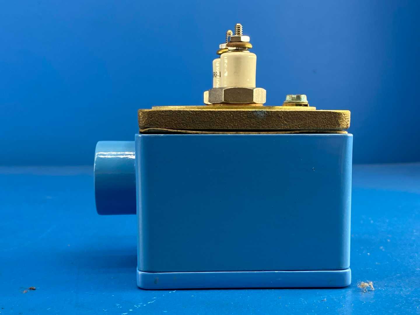 Warrick Controls, Series 3E Dual Probe Electrode Fitting, Model 3E2B
