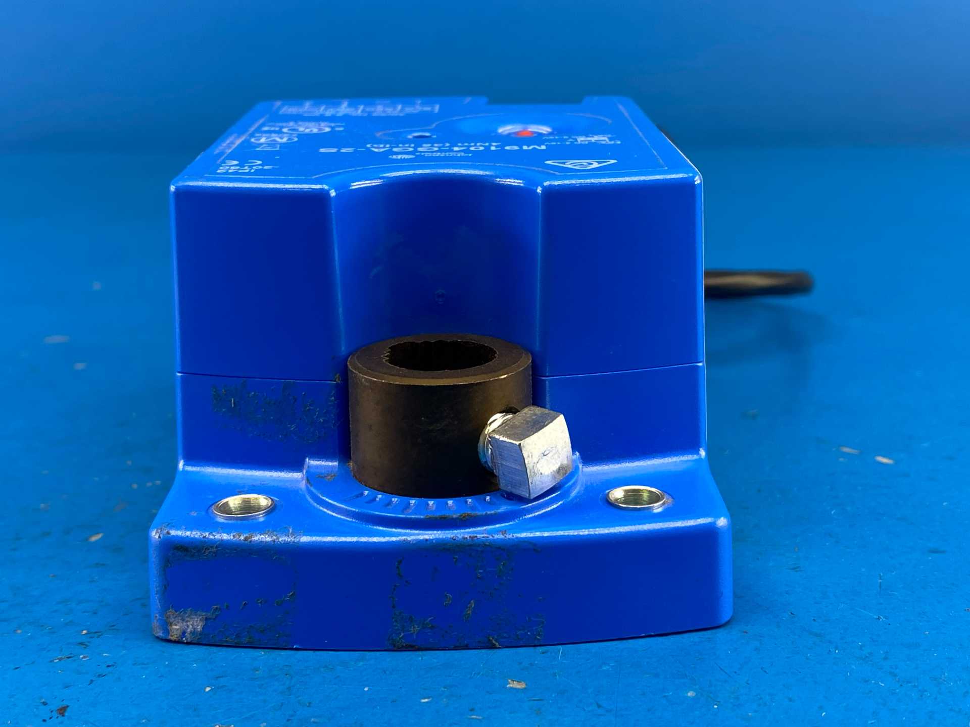 Johnson Controls M9104-GGA-2S Electric Actuator, 24V AC/DC, 4Nm (35 in-lb), 50/60Hz, 2.9VA