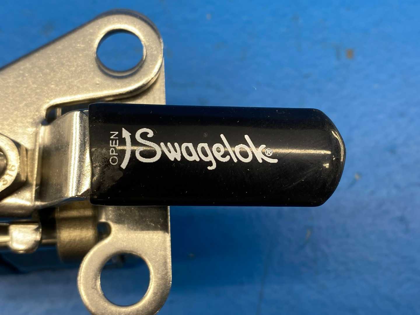 Swagelok SS-62TSW4T-JL 1/4" 3-Piece Ball Valve 60 Series w/ Locking Lever Handle