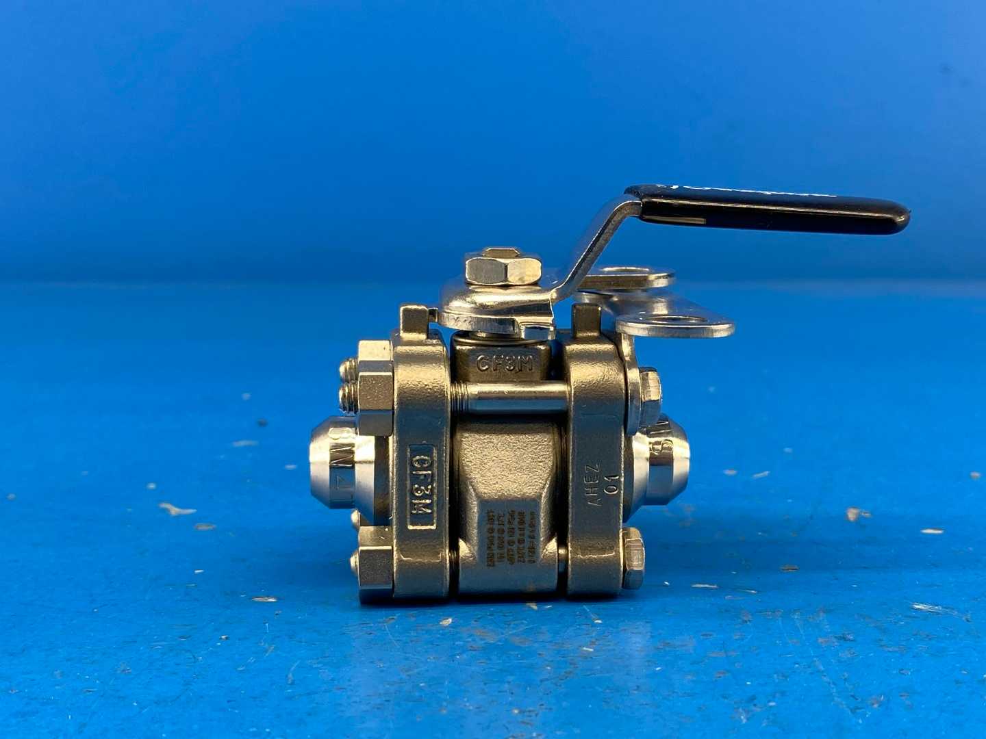 Swagelok SS-62TSW4T-JL 1/4" 3-Piece Ball Valve 60 Series w/ Locking Lever Handle