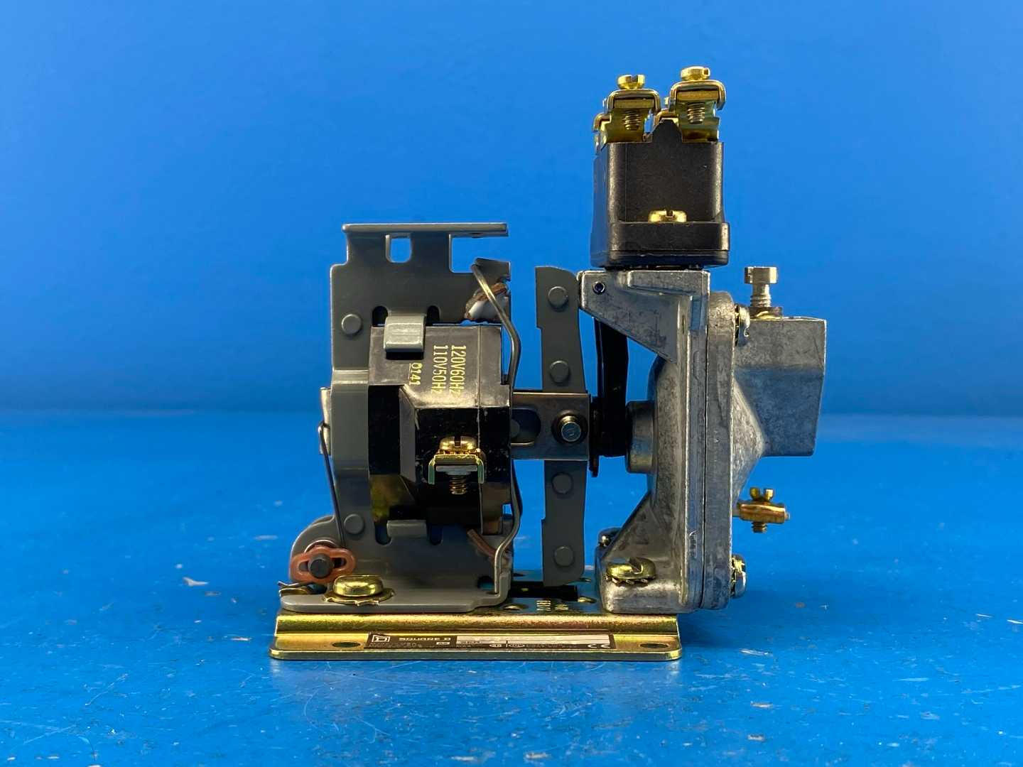 Square D 9050AO10EV02 (86431) AC Pneumatic Timing Relay Series A 110/120V