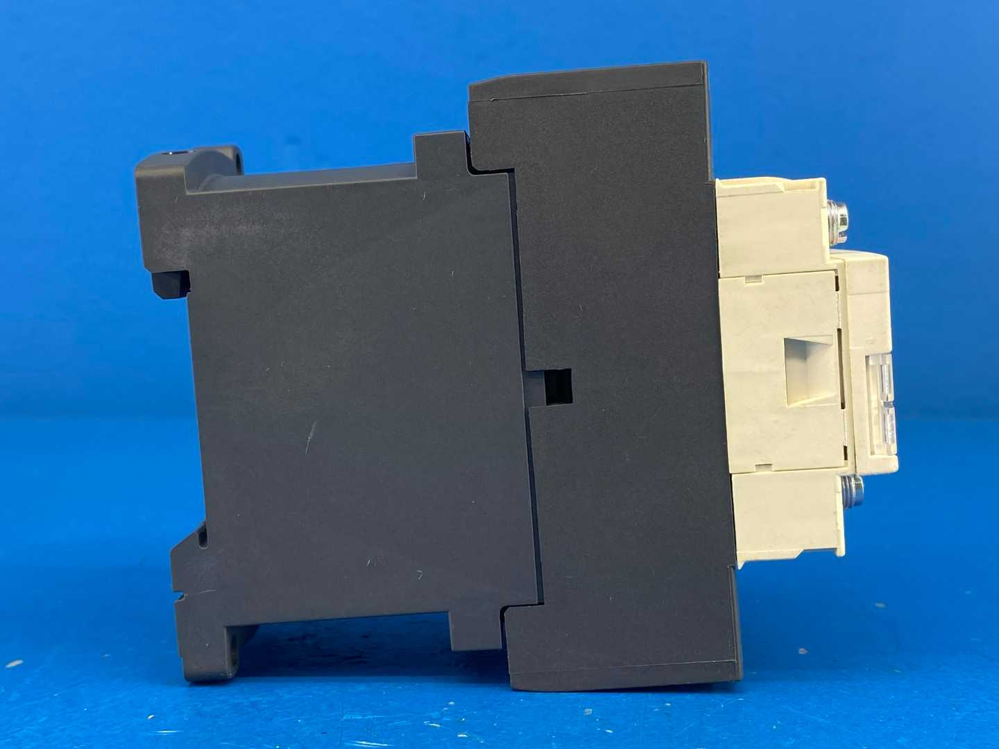 Schneider Electric LC1DT206BL, TeSys (045620) 24VDC 20A Contactor
