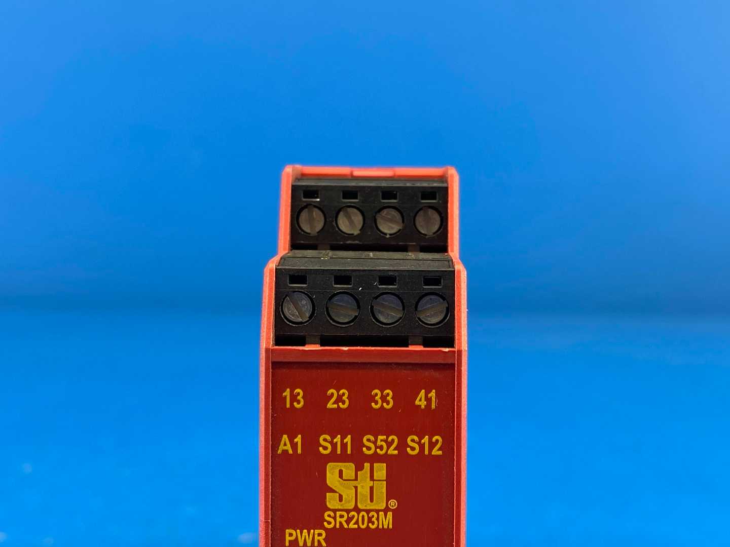 Sti SR203M Safety Limit Switch 24VAC/DC 50/60Hz 2W Cat no: 44510-2034