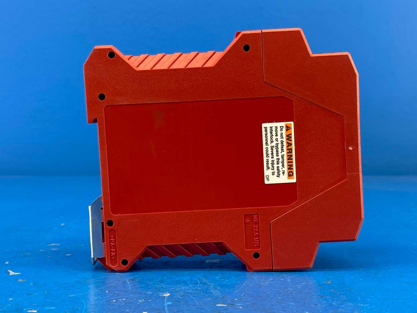 Sti SR203M Safety Limit Switch 24VAC/DC 50/60Hz 2W Cat no: 44510-2034