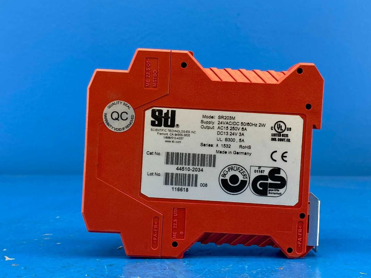 Sti SR203M Safety Limit Switch 24VAC/DC 50/60Hz 2W Cat no: 44510-2034