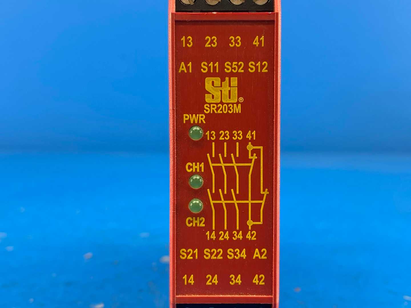 Sti SR203M Safety Limit Switch 24VAC/DC 50/60Hz 2W Cat no: 44510-2034