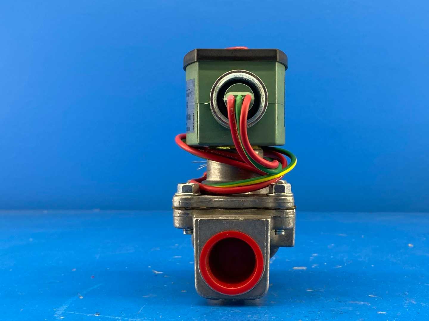 Asco Red-Hat 8215G33 Aluminum Body 2-Way Solenoid Valve 3/4" Normally Open 0-125psi 120V