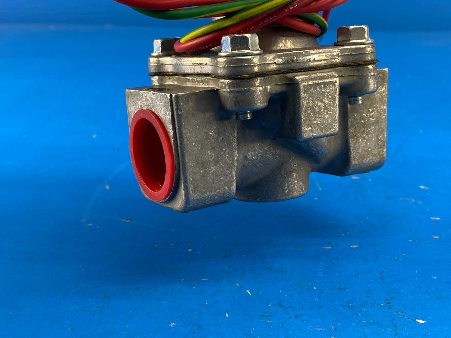 Asco Red-Hat 8215G33 Aluminum Body 2-Way Solenoid Valve 3/4" Normally Open 0-125psi 120V