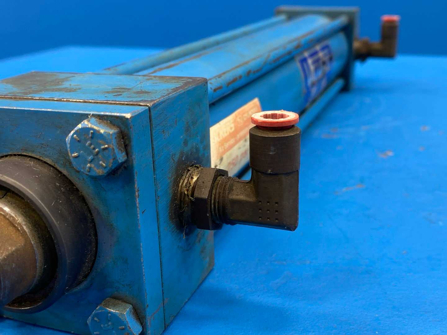 Vickers TE10DWGD 1AA10C00 Hydraulic Cylinder, 2" Bore, 10.25" Stroke, 250 PSI