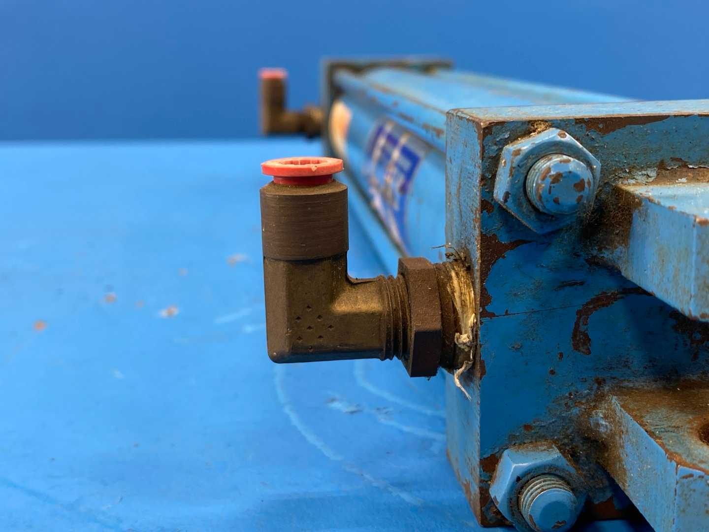 Vickers TE10DWGD 1AA10C00 Hydraulic Cylinder, 2" Bore, 10.25" Stroke, 250 PSI