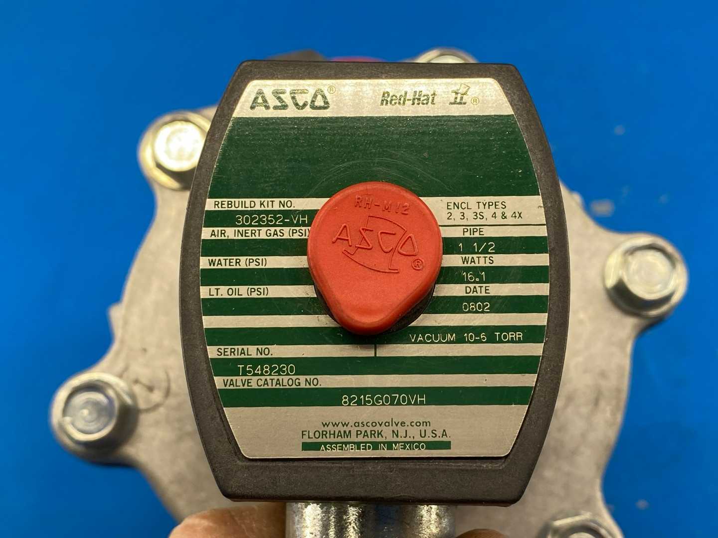 ASCO Red-Hat 8215G070VH Solenoid Valve, 1-1/2" NPT, Normally Closed, 120V AC