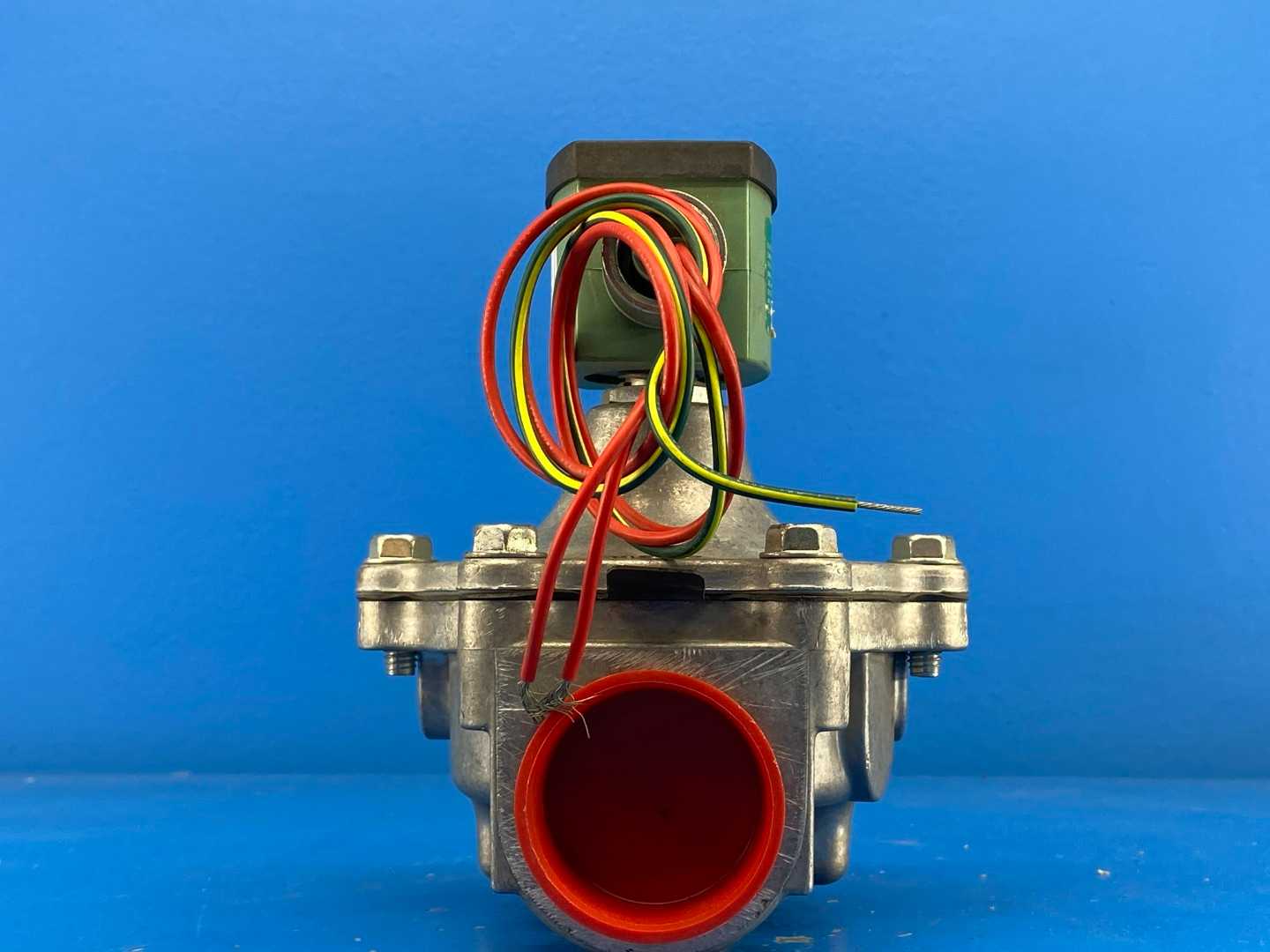 ASCO Red-Hat 8215G070VH Solenoid Valve, 1-1/2" NPT, Normally Closed, 120V AC