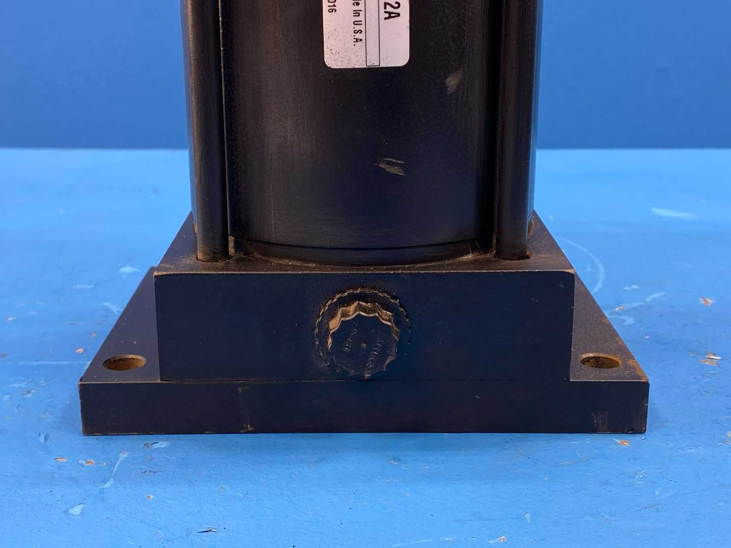 Parker 04.00 H2AU18A 5.000, Series 2A Pneumatic Cylinder 4" Bore 5" Stroke 250 PSI AIR