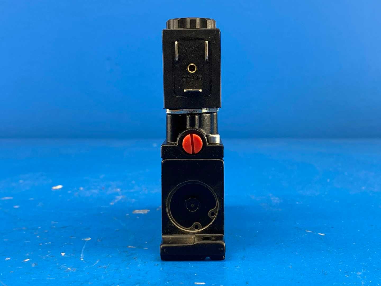 ARO Fluid Power A249SD-120-A Alpha "Thin" Bar Manifold Solenoid Operated Valve