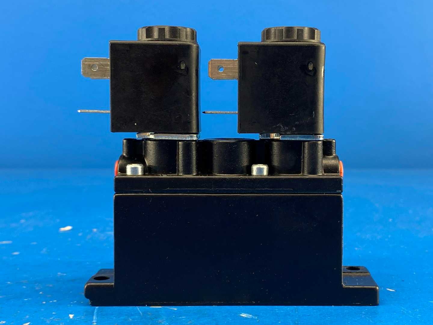 ARO Fluid Power A249SD-120-A Alpha "Thin" Bar Manifold Solenoid Operated Valve
