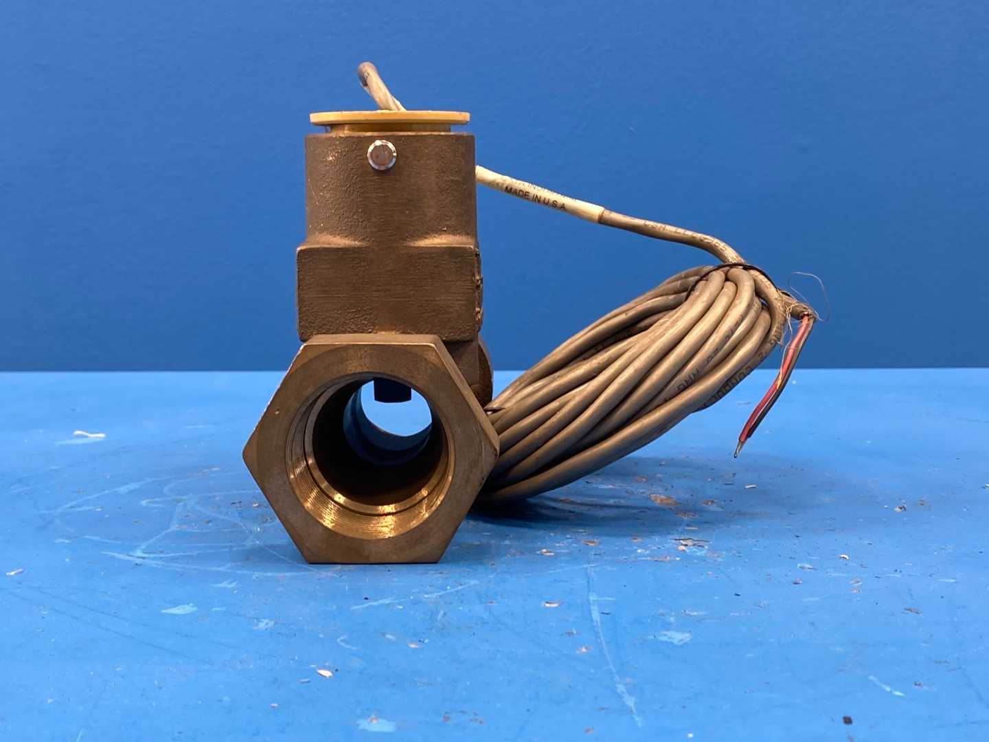 Daia Industrial 250B, 1-1/2" Metallic Tee Type Flow Sensor