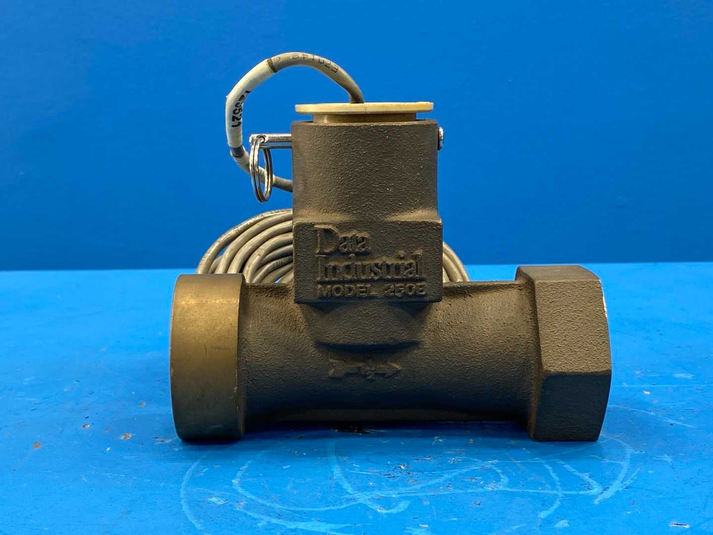Daia Industrial 250B, 1-1/2" Metallic Tee Type Flow Sensor