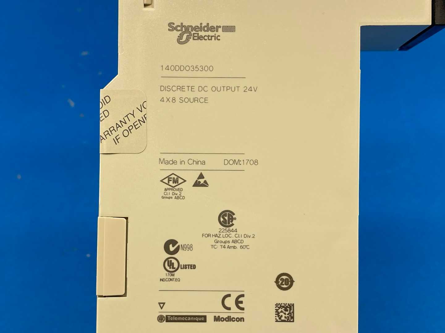 Schneider Electric 140DDO35300 Modicon Discrete DC Output Module, 24 V DC, 4 x 8 Source